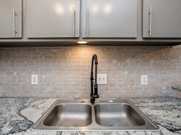 Camino Del Sol Apartments — Photo 23