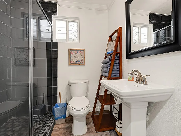 2809 Tooke St #B — Photo 8