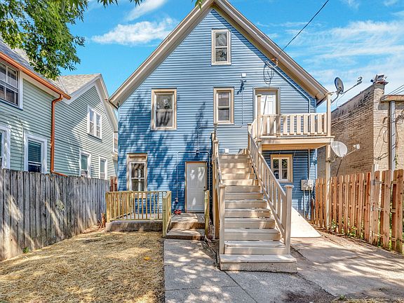2nd image of 2975 S Kinnickinnic Ave #U
