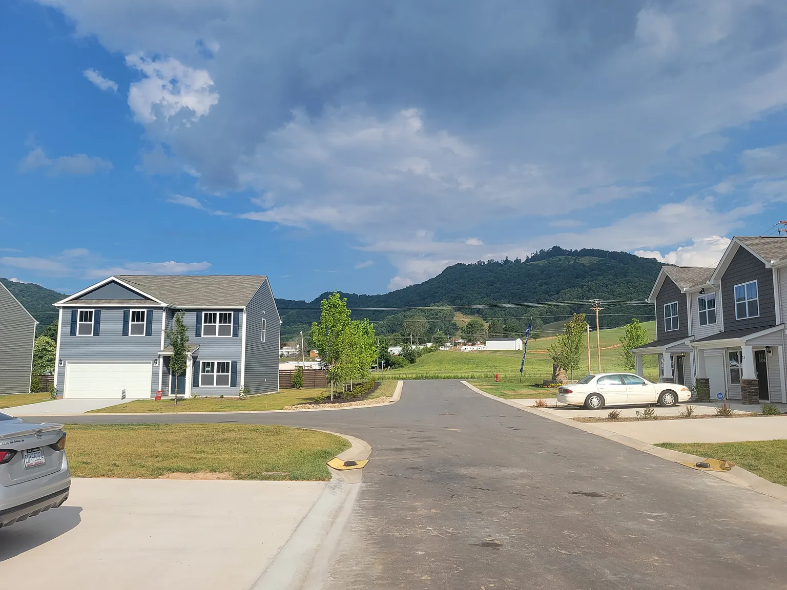 3 bed, 2.5 bath, $2,150 — Photo 2