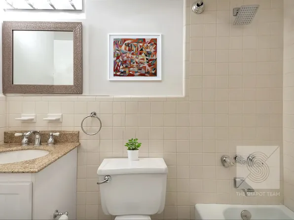 312 East 50th Street image 8 of 11