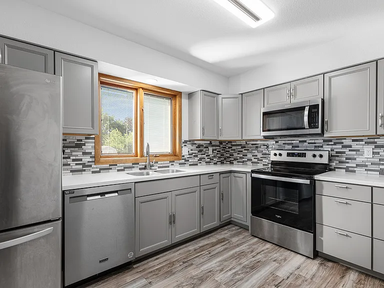 570 Oasis Dr — Photo 5