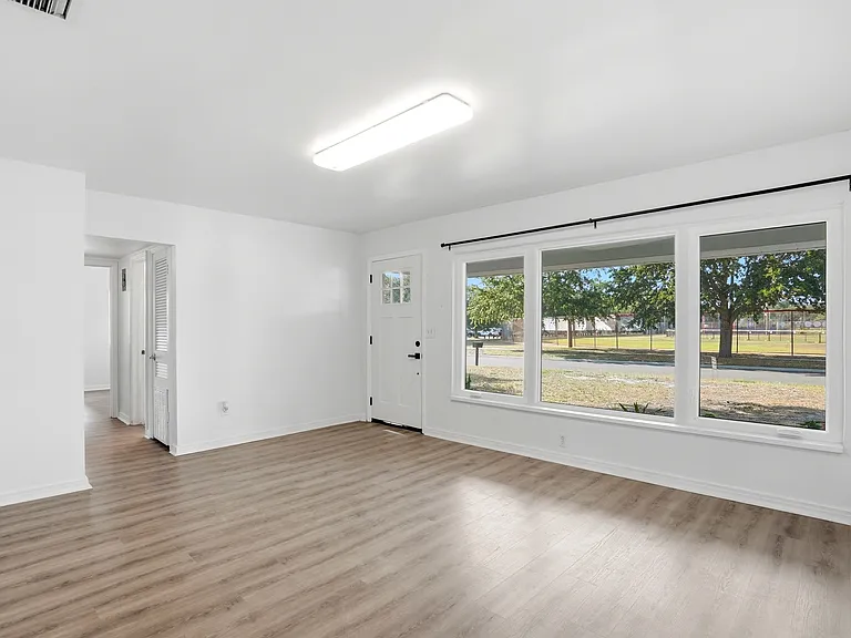 4004 W Watrous Ave — Photo 12