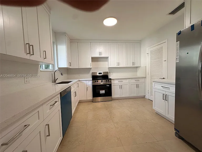 1130 Cotorro Ave #1130 — Photo 3