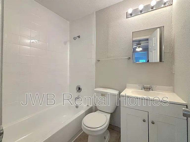 2248 Inwood Cir S — Photo 11