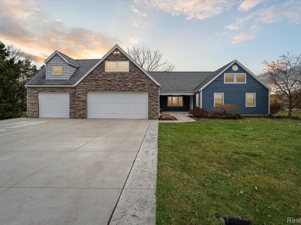 4893 Mohican Trl, Owosso, MI 48867