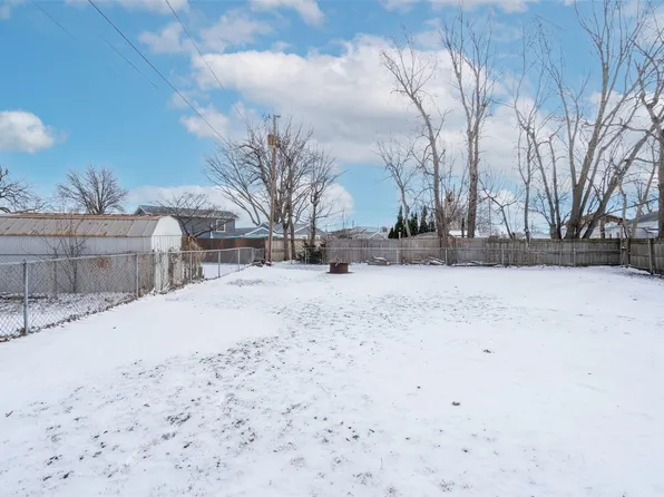 311 E 22nd St S, Newton, IA 50208