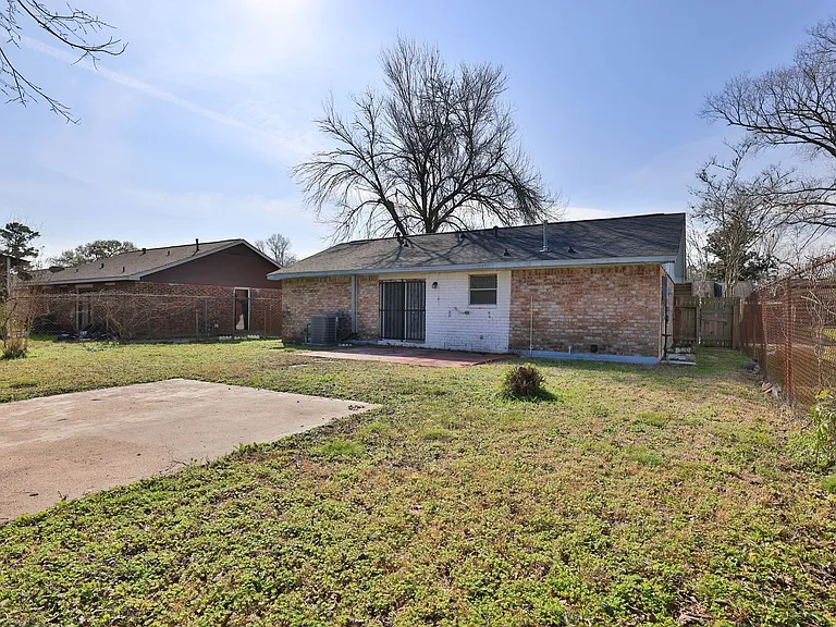9834 Denning Dr — Photo 32