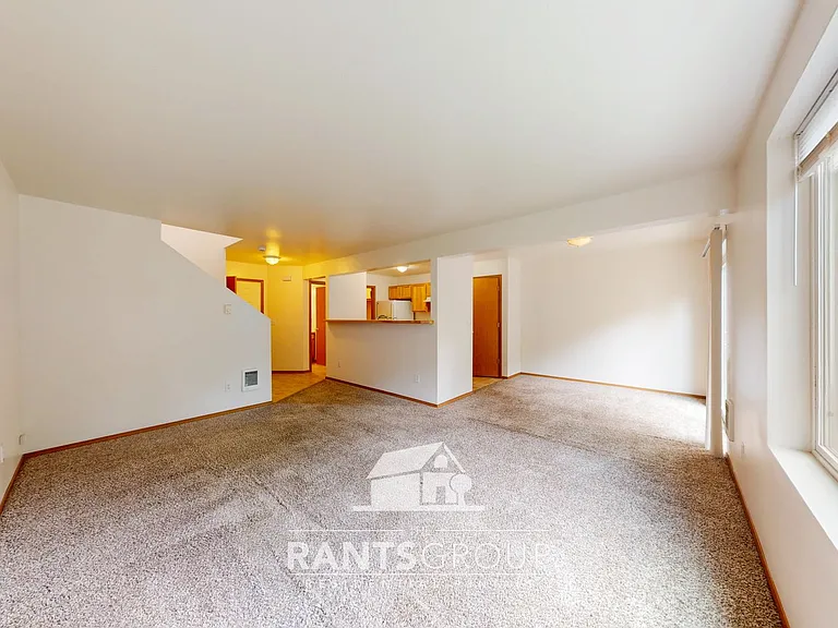 695R — Photo 9