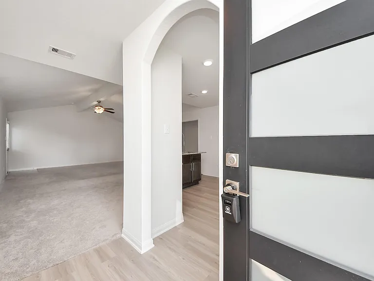 1062 Mule Ridge Dr — Photo 3