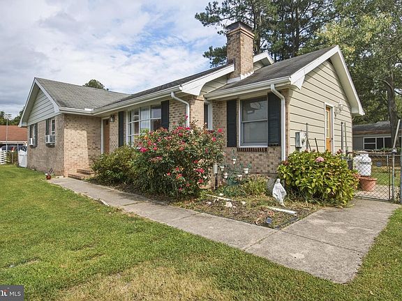 3rd image of 29499 Laurwayn Dr