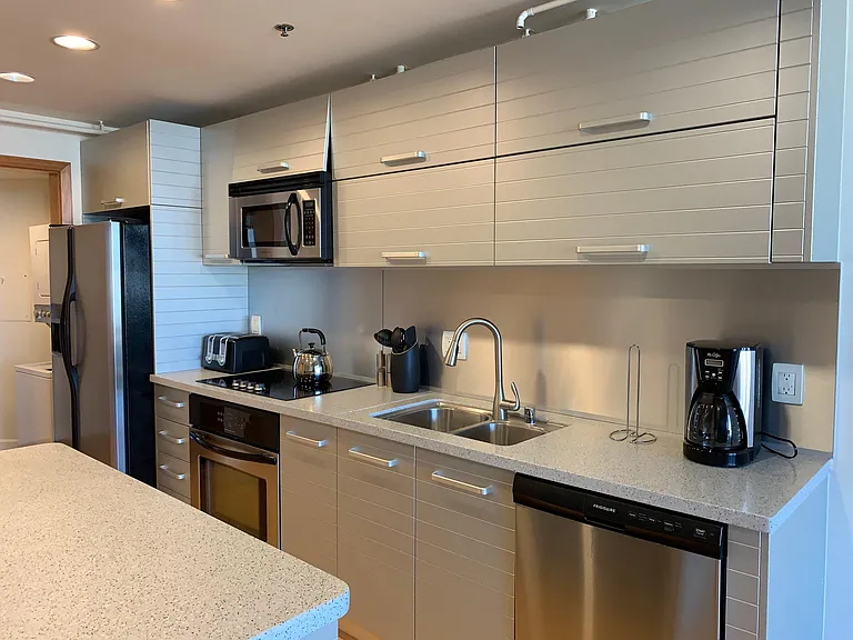 Suite #26 - Premium Split-Level Loft - 1167 sq ft.