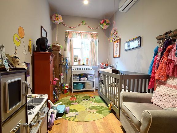 4th image of 1446 Bedford Ave #B1