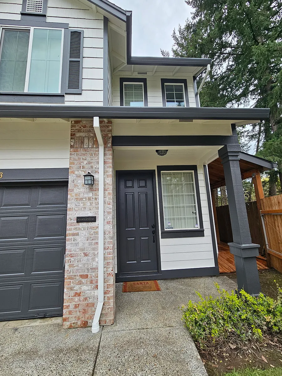 Building Photo - 4053 SW 182nd Pl