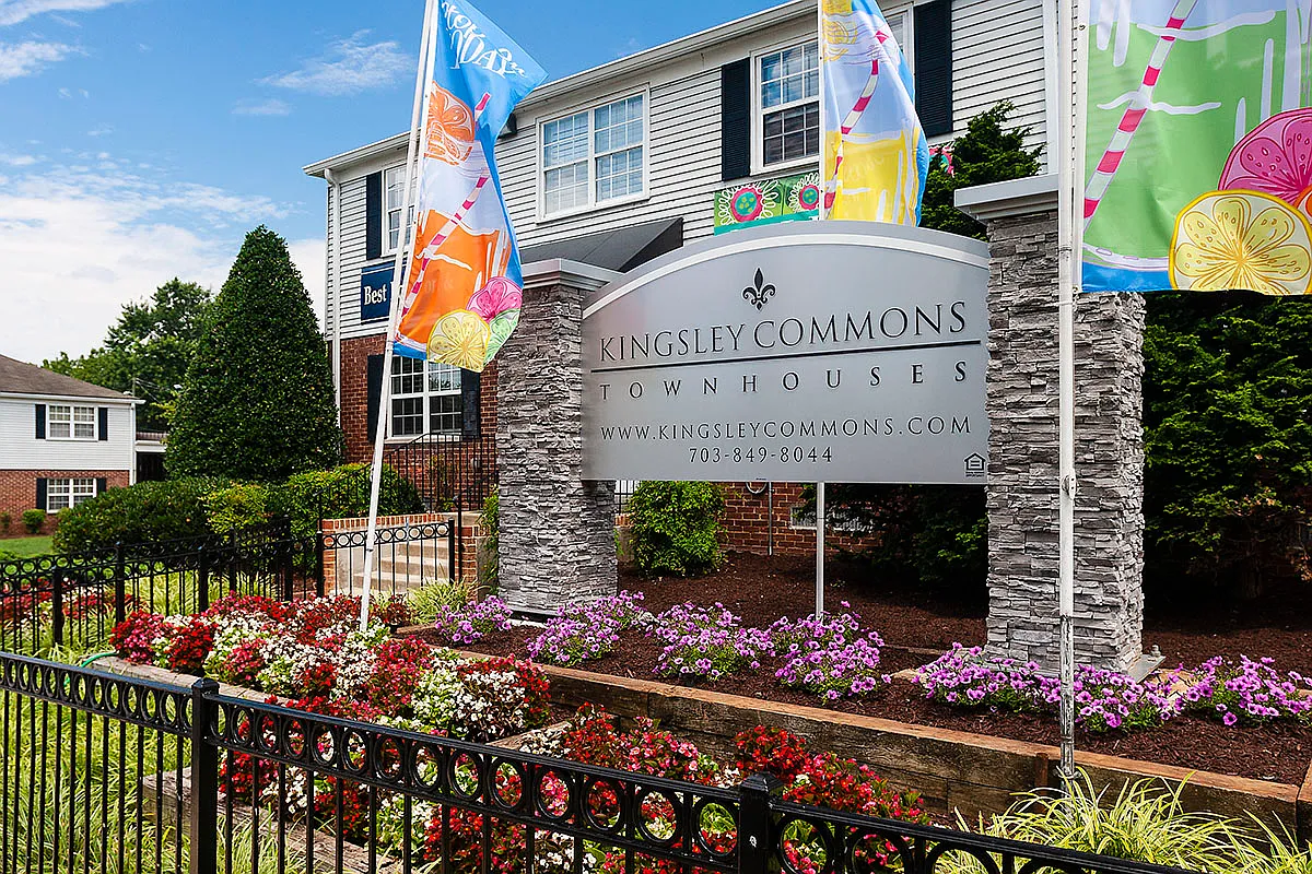Kingsley Commons Townhouses — Photo 1