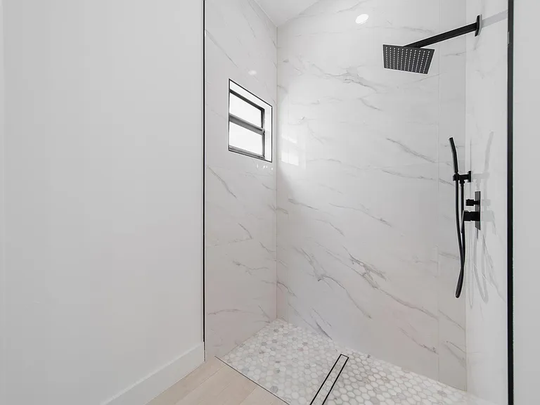 541 Ladd St — Photo 13