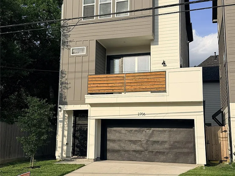 2706 Cochran St — Photo 1