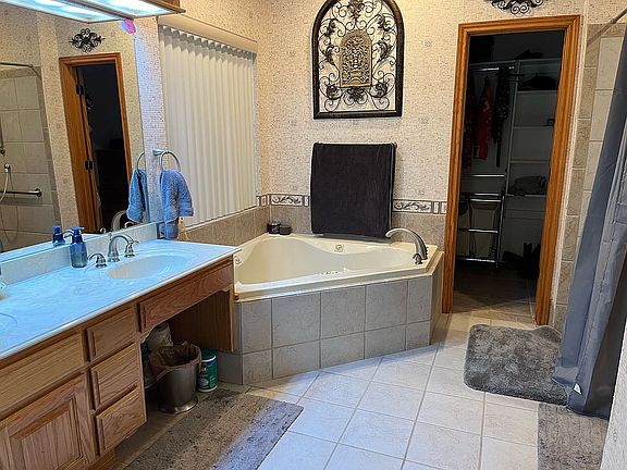 4th image of 1010 Dove Creek Dr