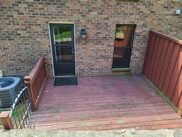 100 Villa View Ct — Photo 14
