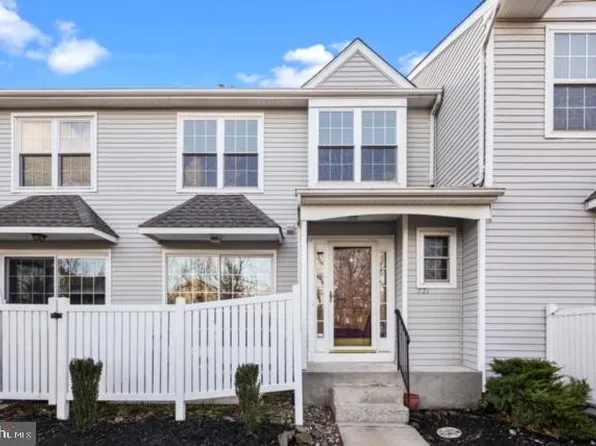 321 Eagle Ct #204, Jamison, PA 18929