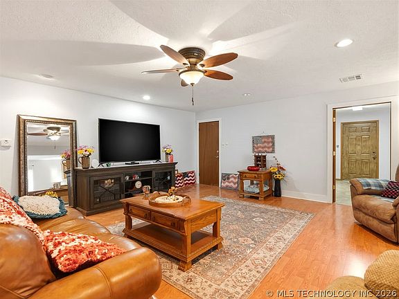 5th image of 222 S Country Club Rd