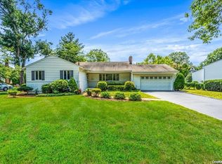 140 Rockaway Ave, Garden City, NY 11530