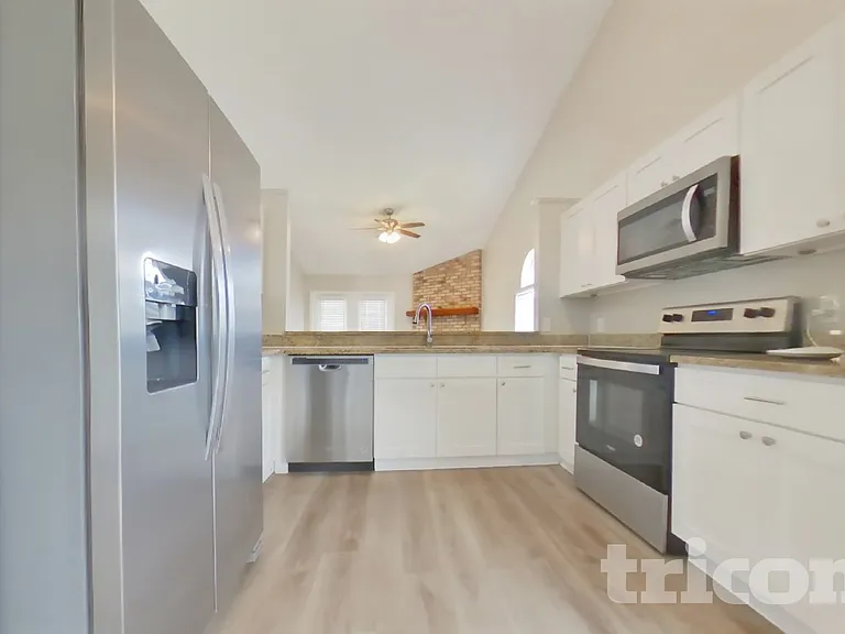 1021 Whittier Cir — Photo 6