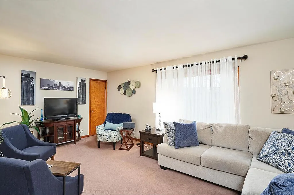 2 bed, 912 sqft, $1,250 — Photo 3