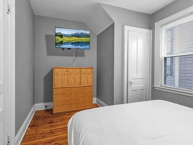 215 Maple St #LOWER — Photo 7