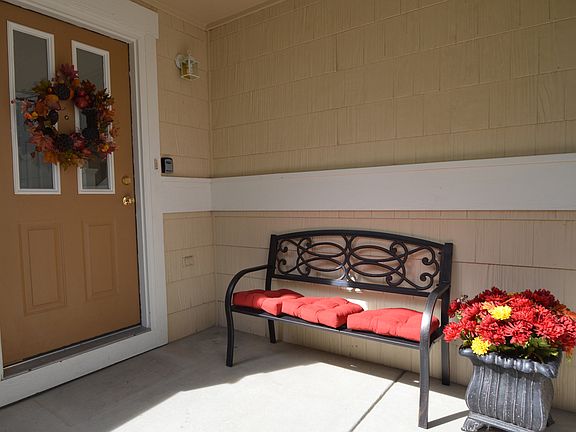 2nd image of 137 Mesa Cir