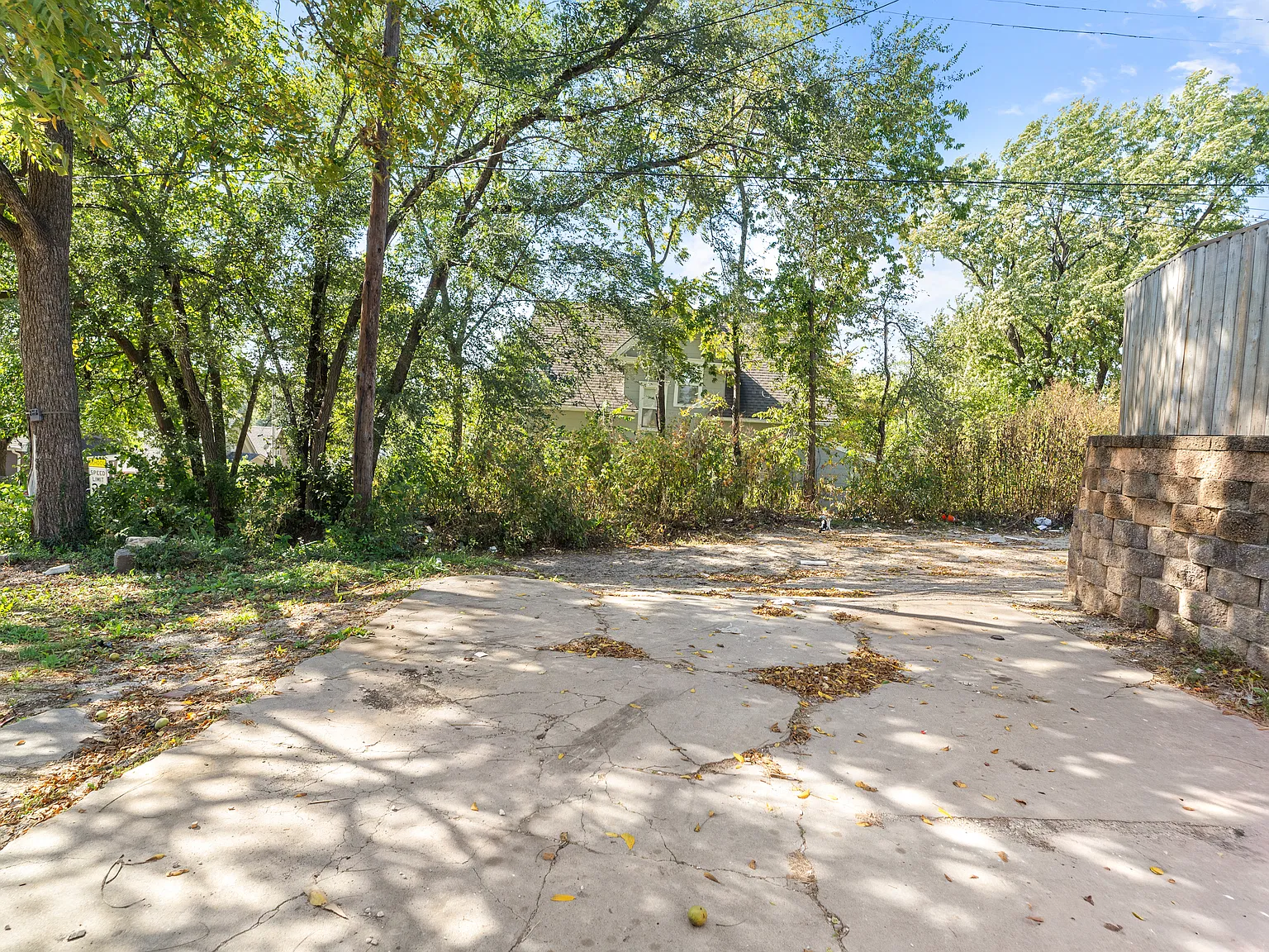 8 bed, 1872 sqft, $2,610 — Photo 4