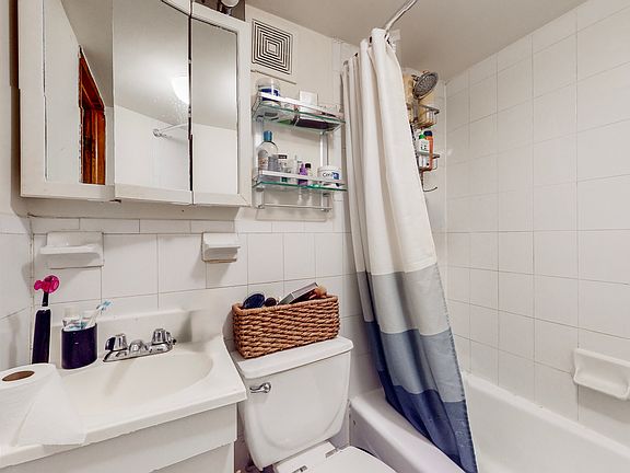 5th image of 320 E 93rd St #2D