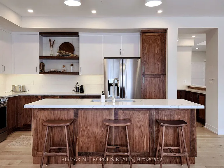 104 Stoneleigh Dr — Photo 8