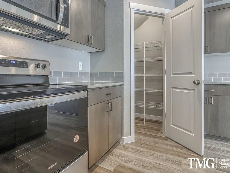 4802 NE 37th Ct — Photo 4