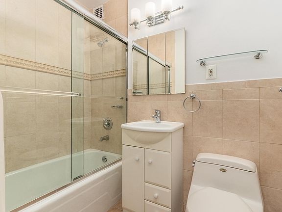 5th image of 225 E 36th St APT 4B