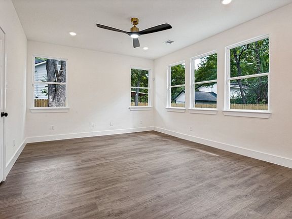 4th image of 8916 Whitehall Ln