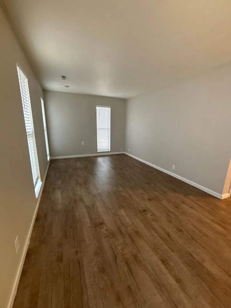 (Duplexes) The Loop on 32nd St — Photo 4
