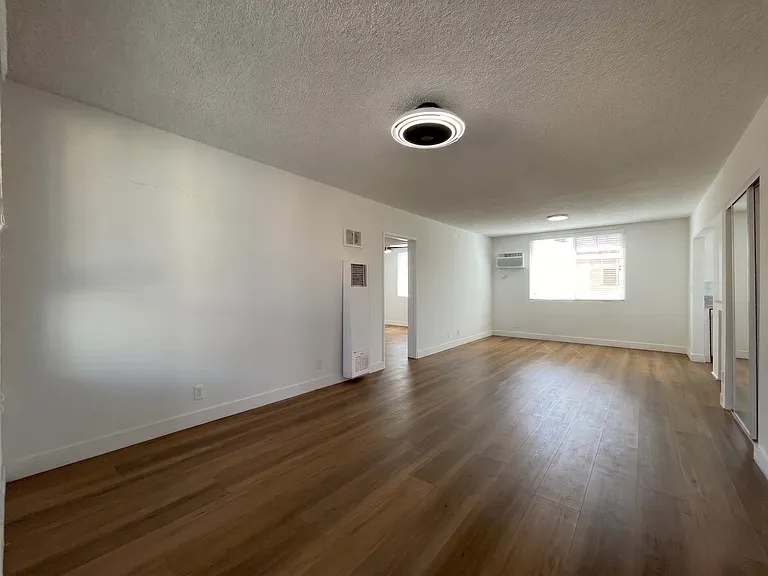 7351 Variel Ave — Photo 14