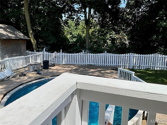 3rd image of 809 Braidwood Ct