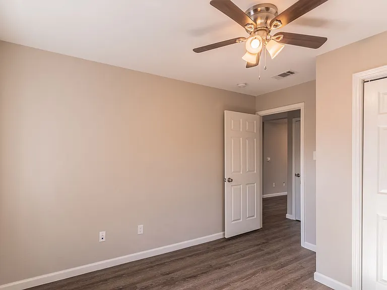3102 Wentworth St #3 — Photo 10