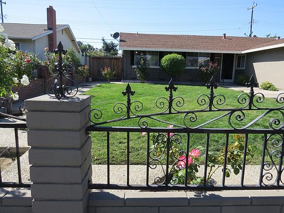 2nd image of 1895 Kilchoan Way