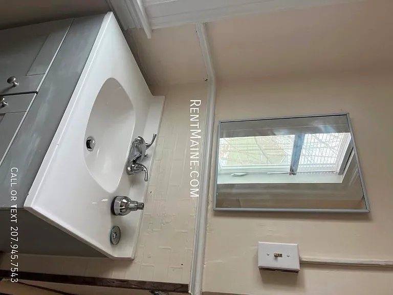 24 Grove St #E — Photo 11