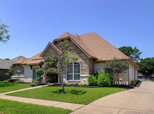 1904 Melbourne Dr, Pantego, TX 76013