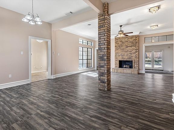 4th image of 3917 Flintridge Dr