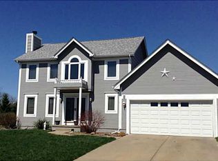 2512 E Leach Ave, Des Moines, IA 50320