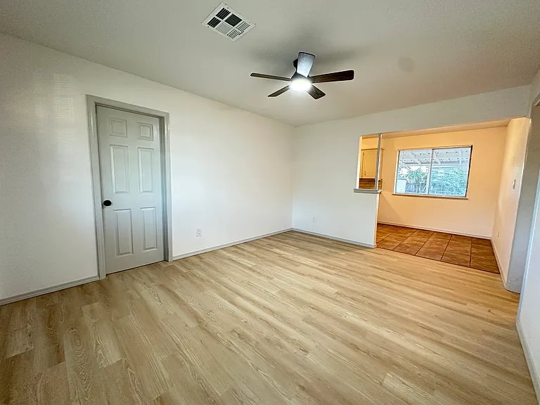 817 NW 9th St — Photo 5