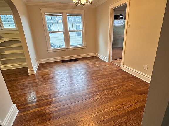 2nd image of 20 Hillcrest Pl