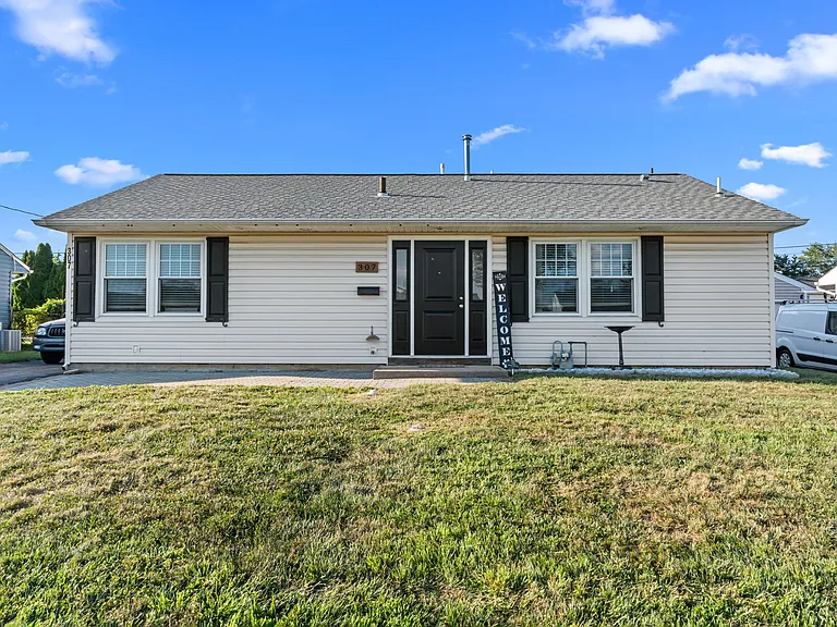 307 Andover Rd — Photo 1