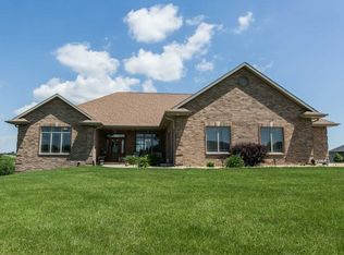 13917 Sage Valley Ct, Dubuque, IA 52002