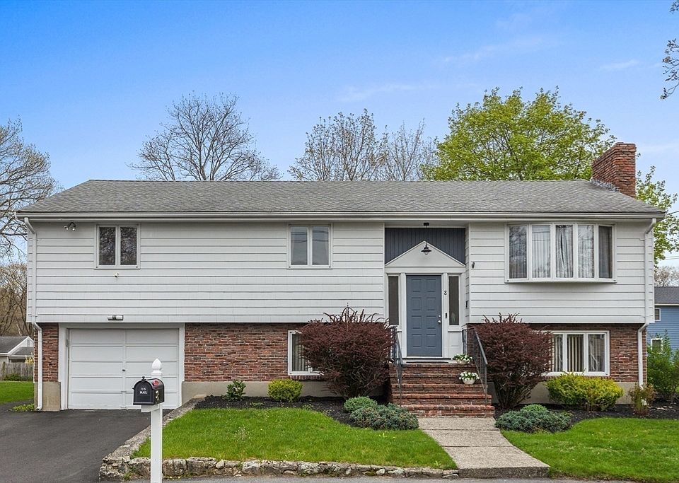 1st image of 8 Diane Dr
